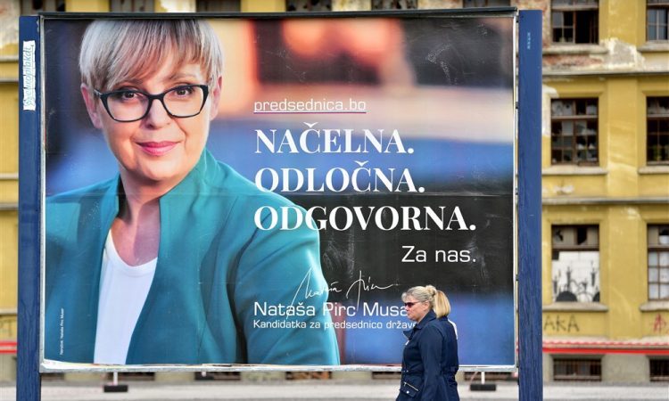 Po skoraj tretjini preštetih glasovnic ostaja v vodstvu Pirc Musarjeva