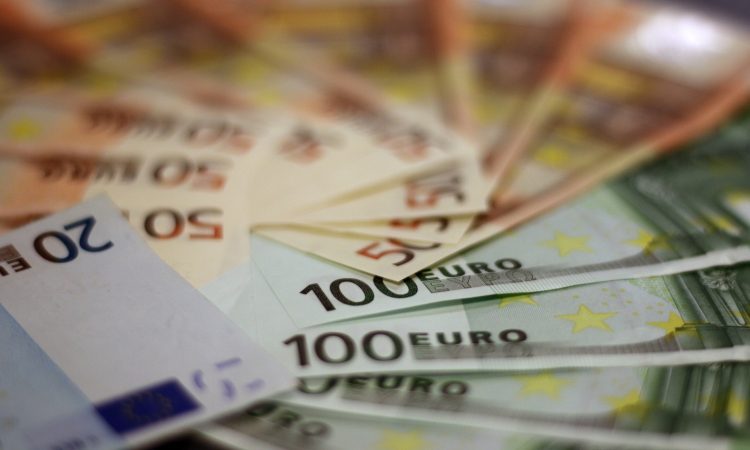 Vlada nekaterim proračunskim uporabnikom prerazporedila sredstva