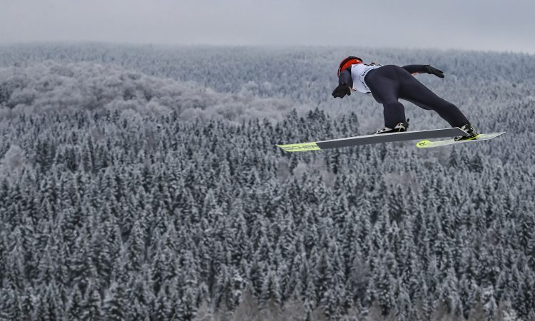 Zmaga Katharini Althaus, Nika Prevc v finalu zapravila stopničke