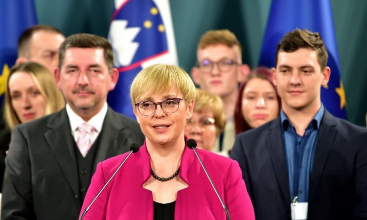 Pirc Musar: Leto 2022 je bilo leto solidarnosti, pa tudi aktivnih državljank in državljanov, poguma in boja za pravičnost