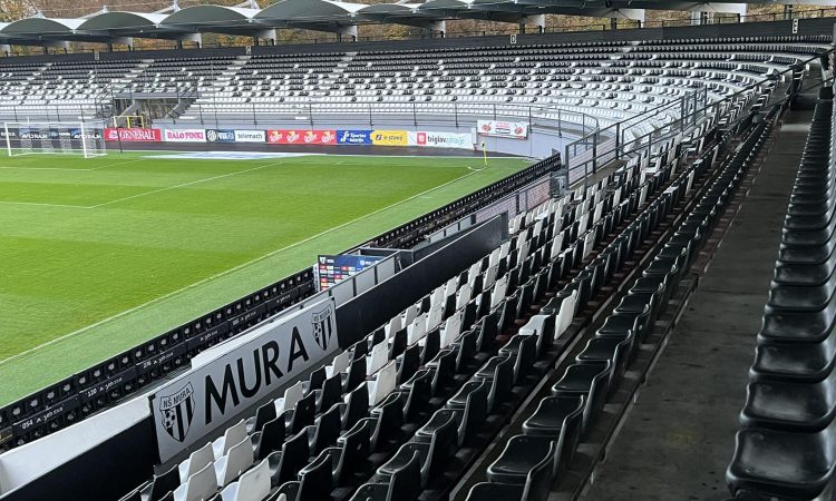 Kai Cipot podaljšal z Muro do konca leta 2026