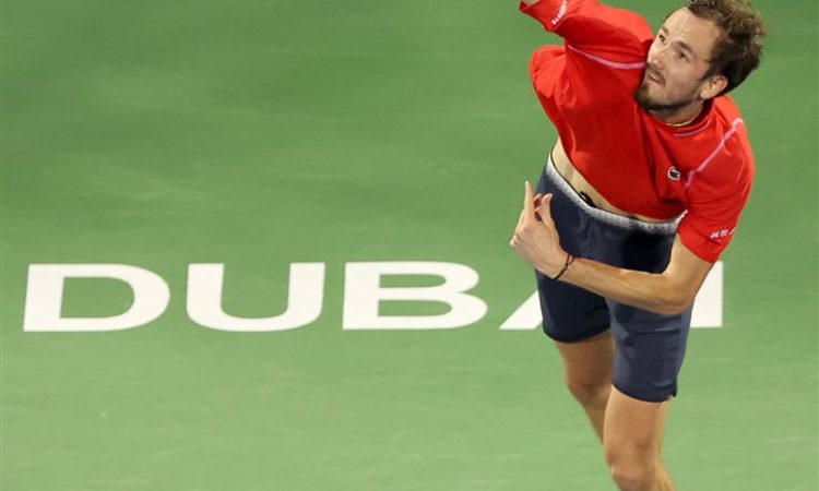 Medvedjev v Dubaju do tretjega naslova v treh tednih 