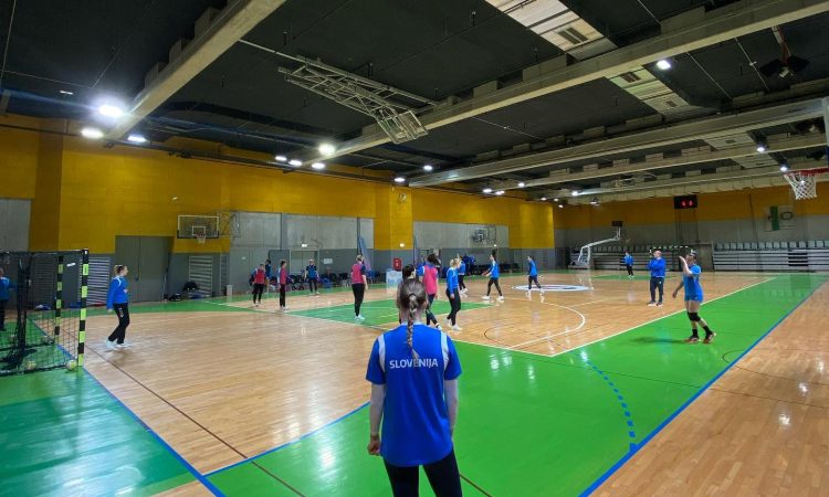 Slovenske rokometašice izgubile na Slovaškem