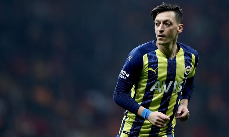 Mesut Özil končal kariero