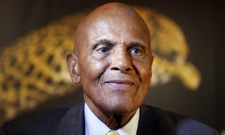 Umrl ameriški pevec in igralec Harry Belafonte