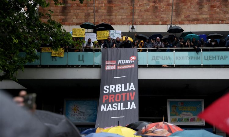 V Srbiji zaradi strelskih tragedij skrajšali šolsko leto 