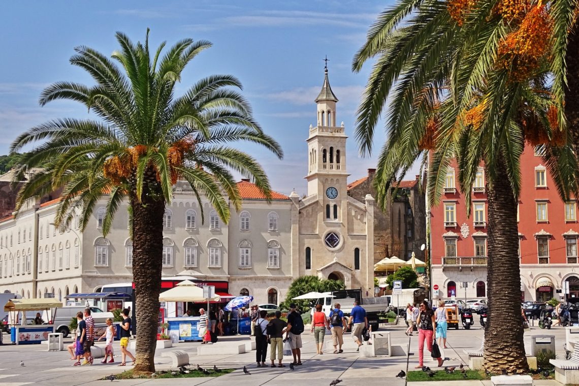 V središču Splita opozorilne table za turiste