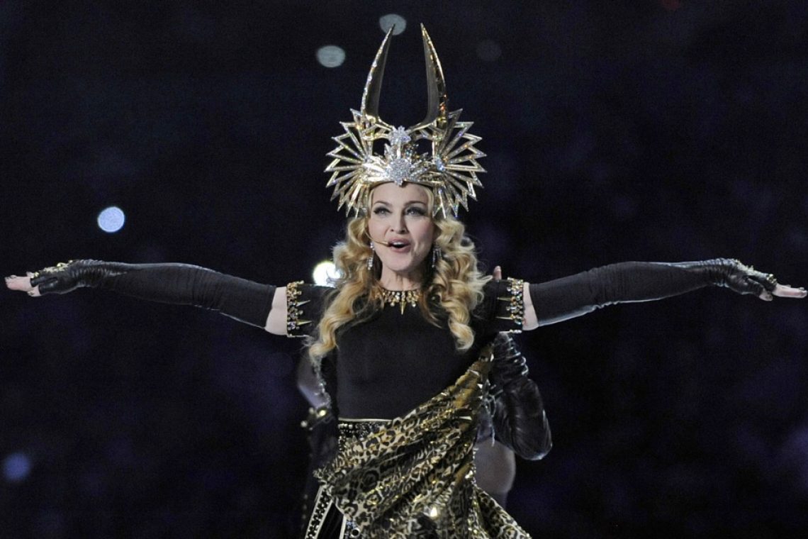 Madonna z zahvalo družini za podporo med boleznijo 