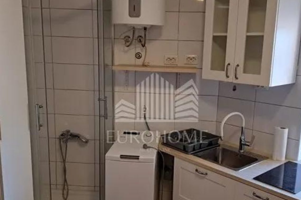 Naprodaj devet kvadratov za 40.000 evrov