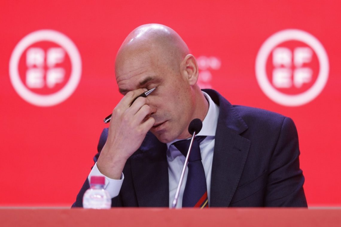 Rubiales brez plače in drugih ugodnosti