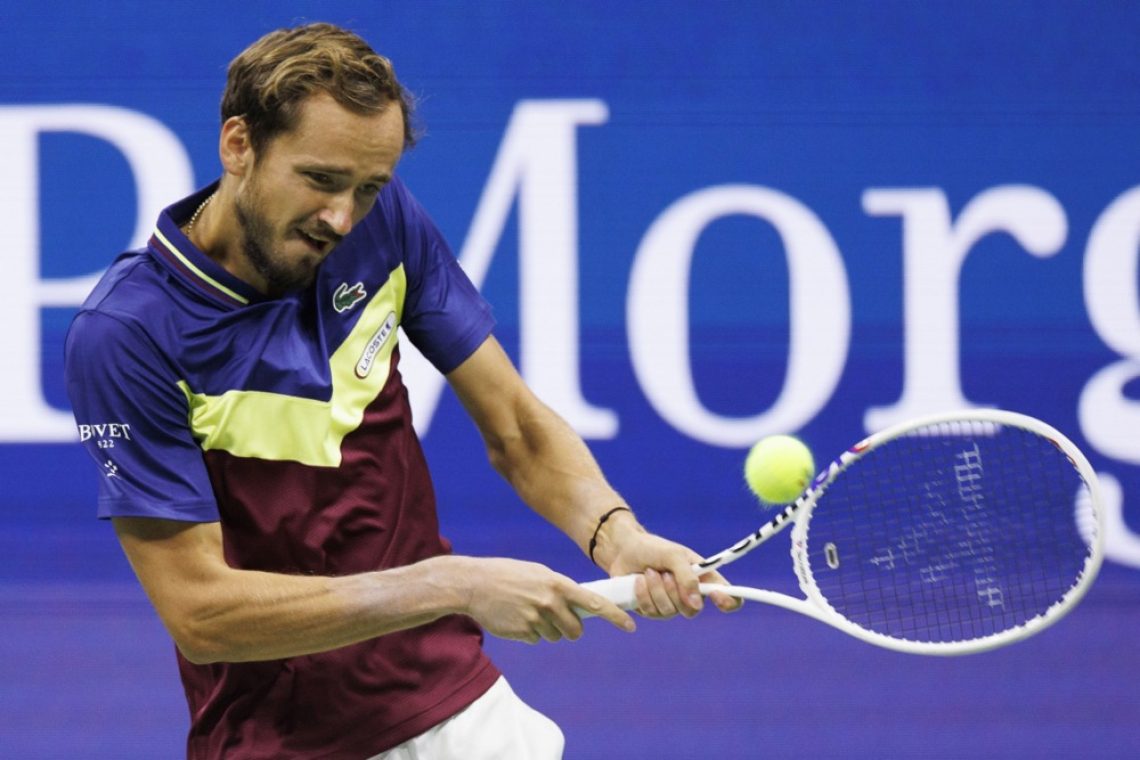 Medvedjev zlahka v osmino finala, Jabeur skozi šivankino uho
