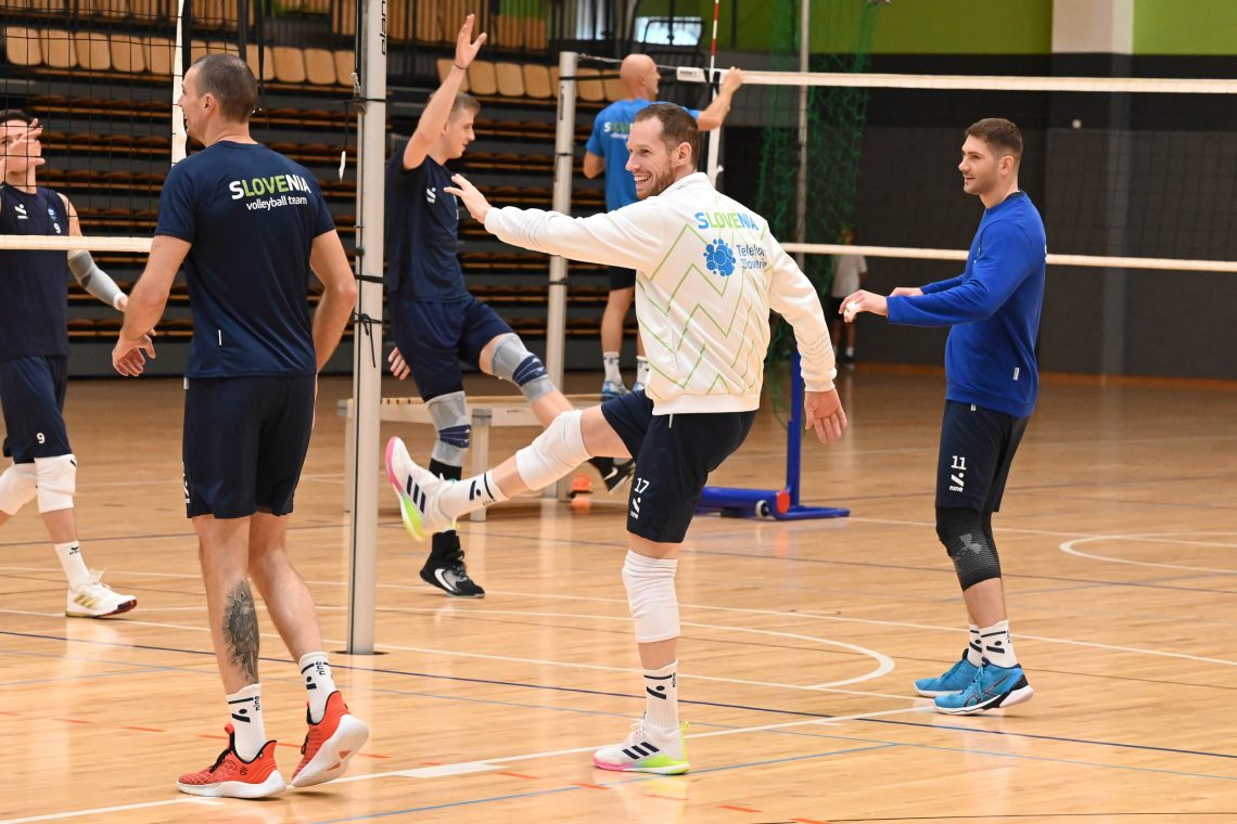  Odbojkarji začenjajo olimpijsko misijo