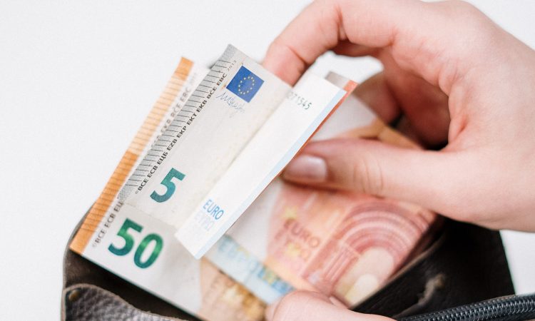 Velik interes za povračilo plač zaradi odpravljanja posledic po poplavah 