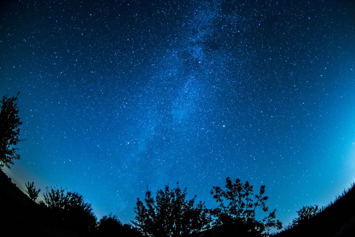 Astrologija: pomočnica psihologije ali zgolj prevara?