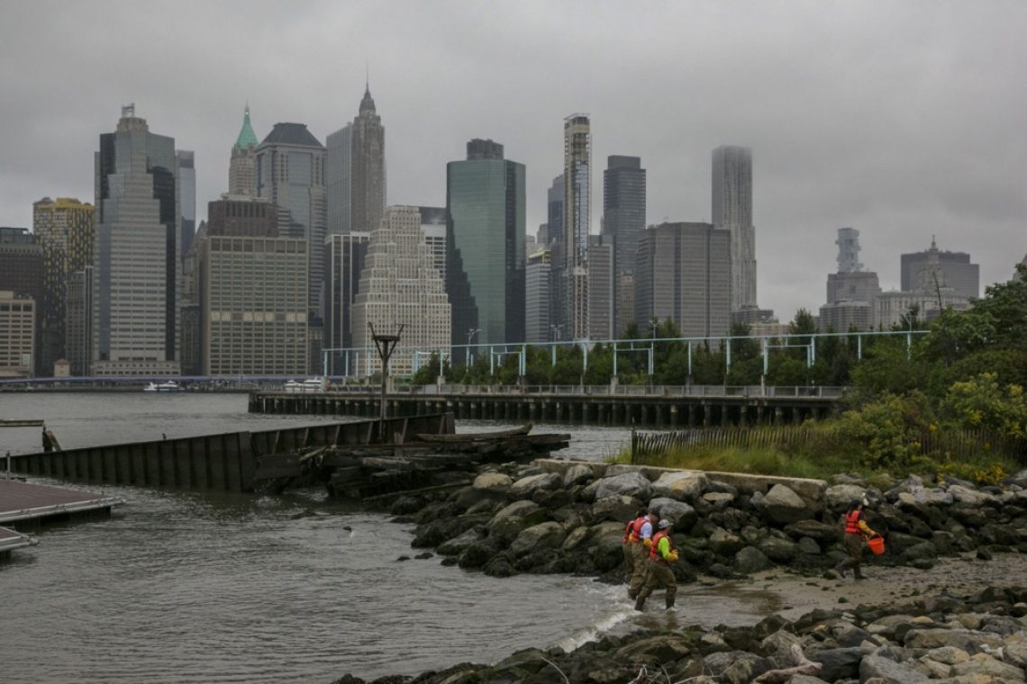 New York preganja prodajalce spominkov z Brooklynskega mostu