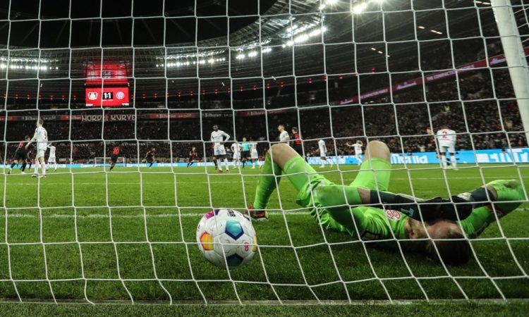Bayer začasno že z 11 točkami naskoka pred Bayernom