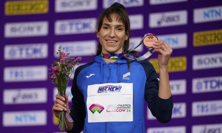 Apostolovski s sedmim slovenskim odličjem na dvoranskih SP