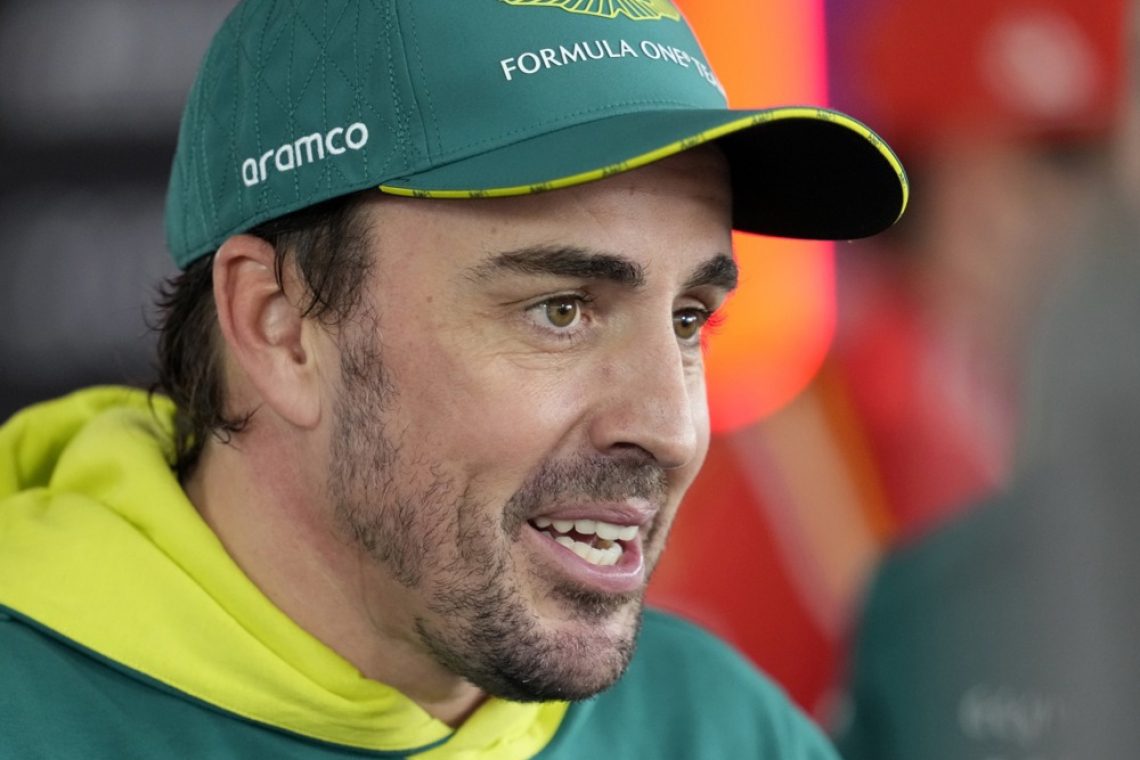 Alonso ostaja zvest Aston Martinu