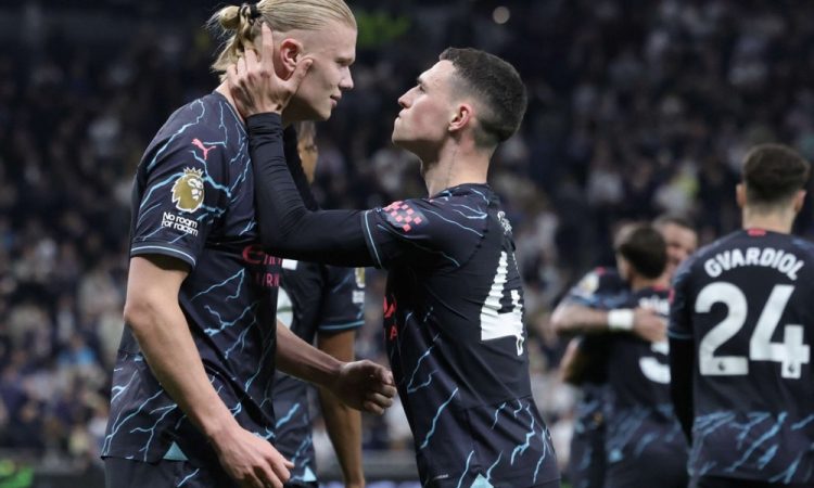 City premagal Tottenham in pred zadnjim krogom skočil na vrh lestvice