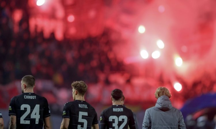 UEFA preiskuje nasilje nad navijači Stuttgarta pred tekmo v Beogradu
