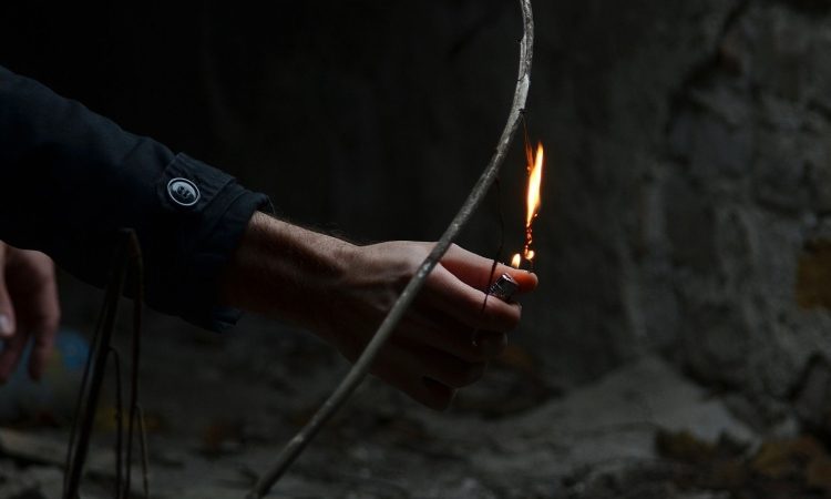 V okolici Maribora skušal požgati stanovanjsko hišo
