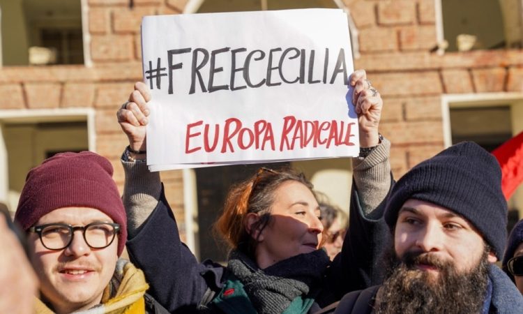 V Iranu iz zapora izpustili italijansko novinarko