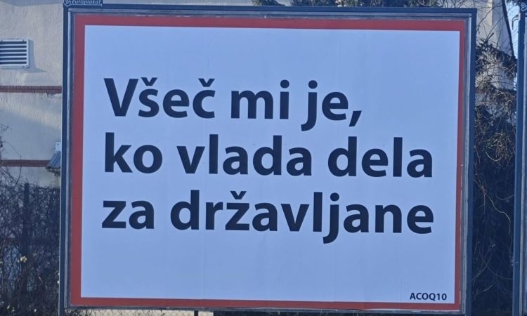 Za skrivnostnimi plakati po Sloveniji stoji Aleš Štrancar