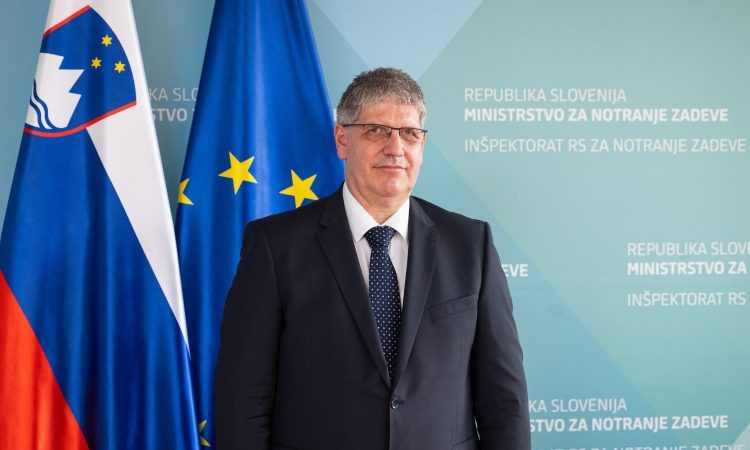 Poklukar ostaja minister za notranje zadeve