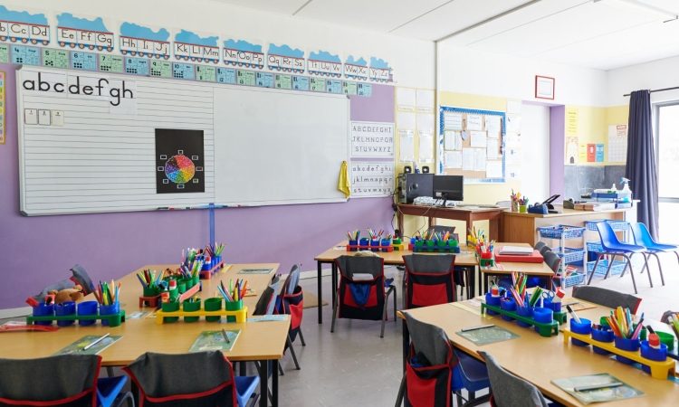 Po podatkih šolskega ministrstva nekaj šol zaradi groženj odpovedalo pouk