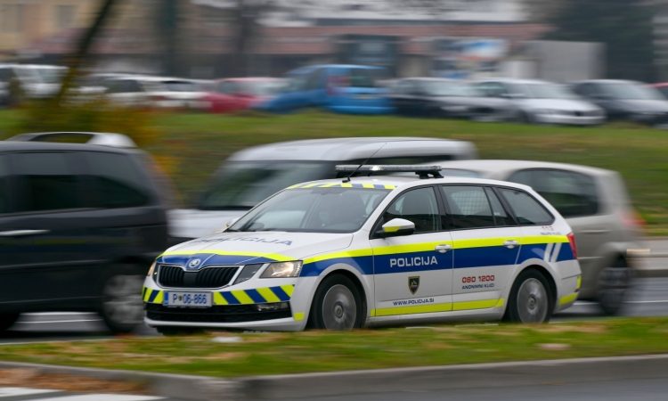 Prometna nesreča s pobegom pri Kanalu: Policija poziva očividce