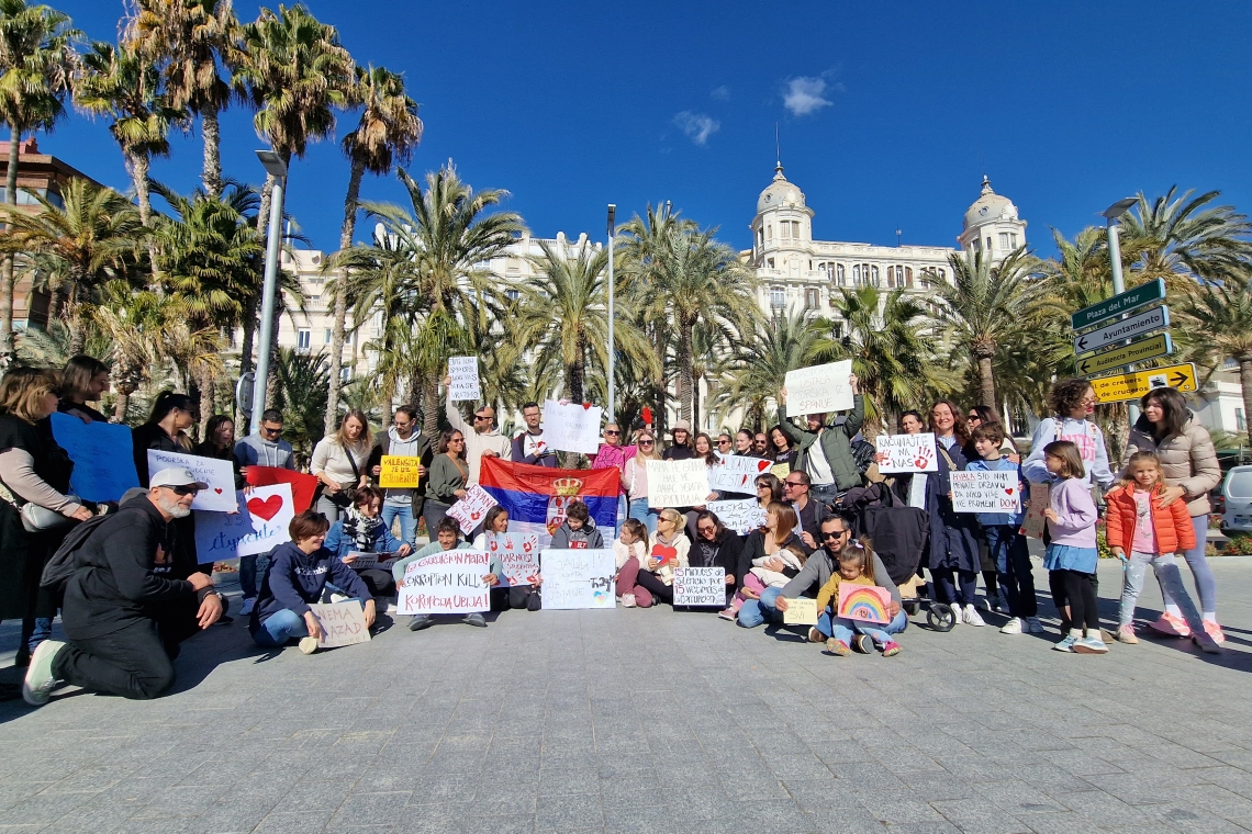 Srbska diaspora protestira po svetu, močna podpora tudi v Španiji