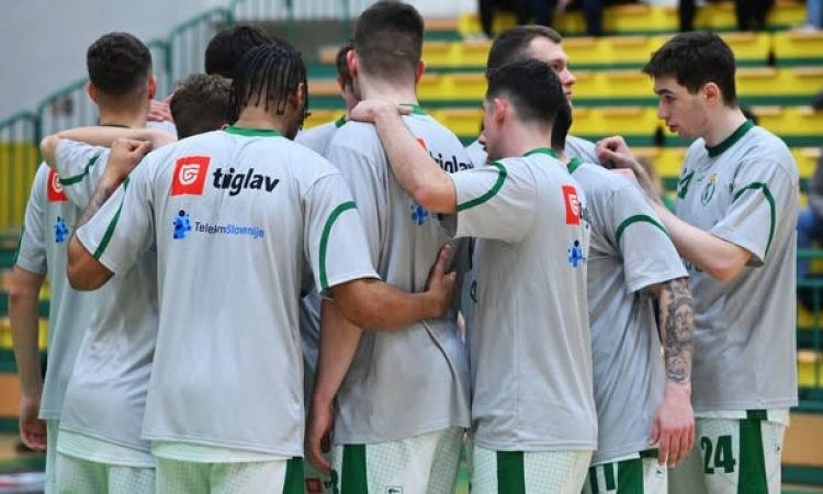 Košarkarji Krke so premagali Gorenjsko gradbeno družbo Šenčur s 96:69
