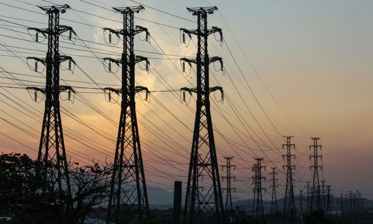 Cene električne energije po koncu regulacije še niso določene
