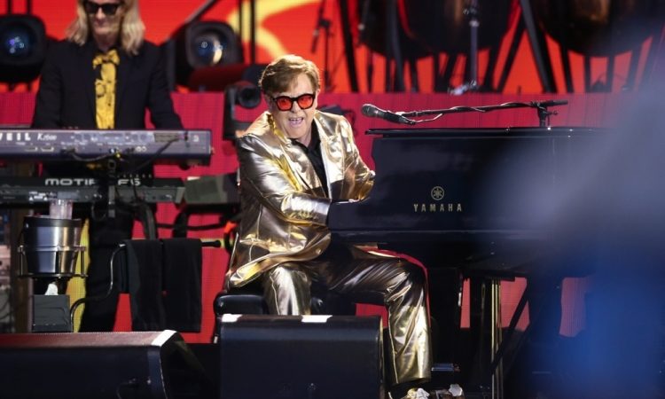 Elton John z novim albumom Who Believes In Angels?