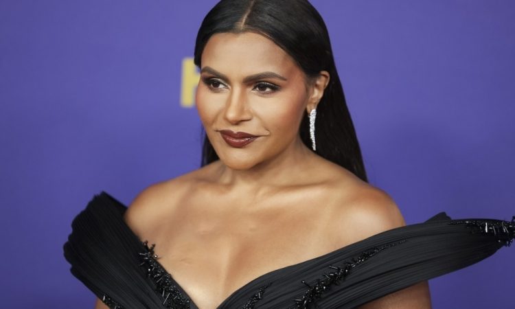 Mindy Kaling z zvezdo na hollywoodskem Pločniku slavnih