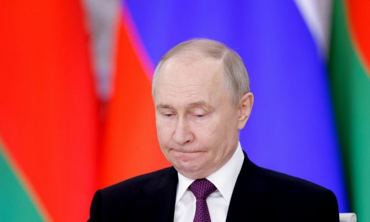 Putin podpira začasno premirje, a želi pojasnila
