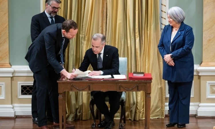 Mark Carney prisegel kot novi kanadski premier