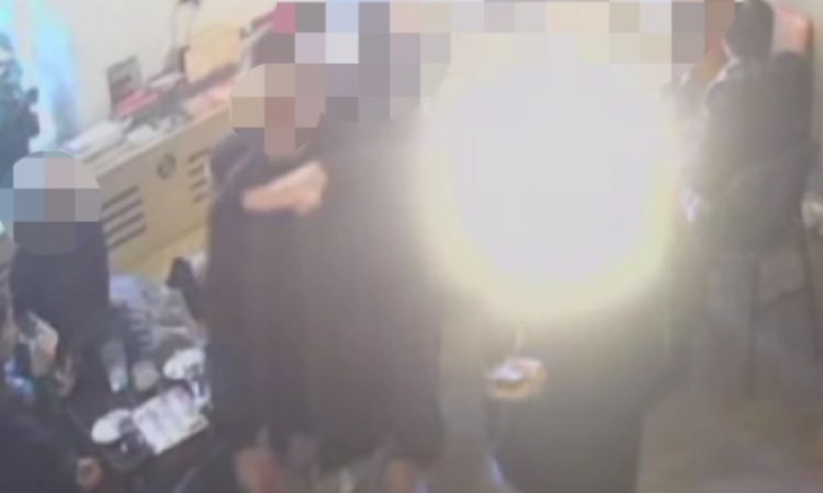 Kazenska ovadba zaradi nacističnega pozdrava v Pritličju
