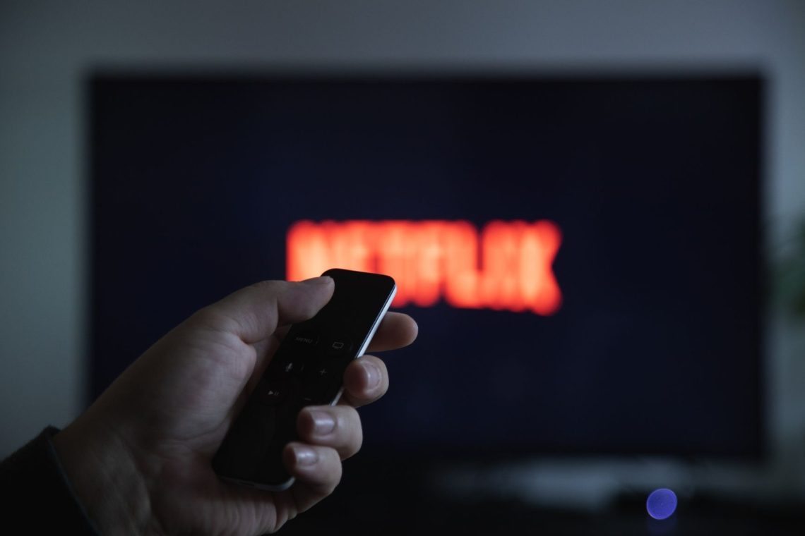 Režiser Carl Erik Rinsch denar Netflixa porabil za razkošje, namesto za serijo