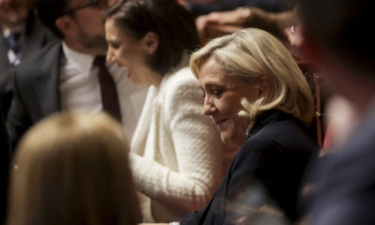 Marine Le Pen obsojena zaradi zlorabe javnih sredstev, a še vedno upa na kandidaturo
