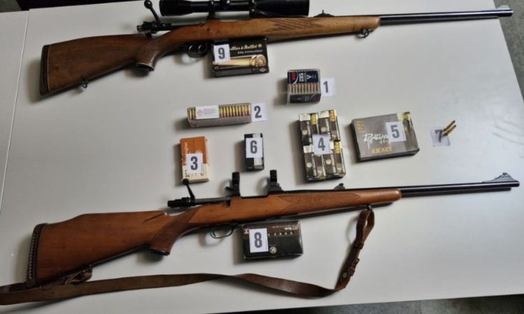 Velenjski policisti občanu zasegli dve puški in 500 nabojev