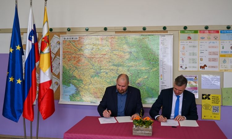 Pred poletjem začetek gradnje prizidka pri Osnovni šoli Šmihel