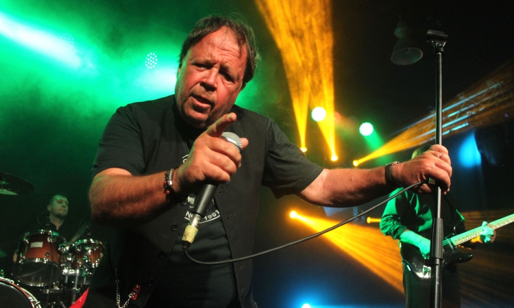 Peter Lovšin z novim singlom napovedal prihajajoči album Za sto let naprej 