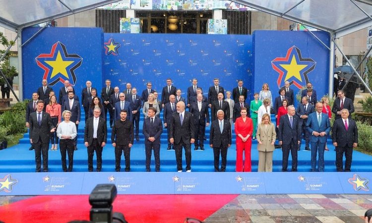 Zelenski in evropski voditelji govorili s Trumpom o pogajanjih z Rusijo
