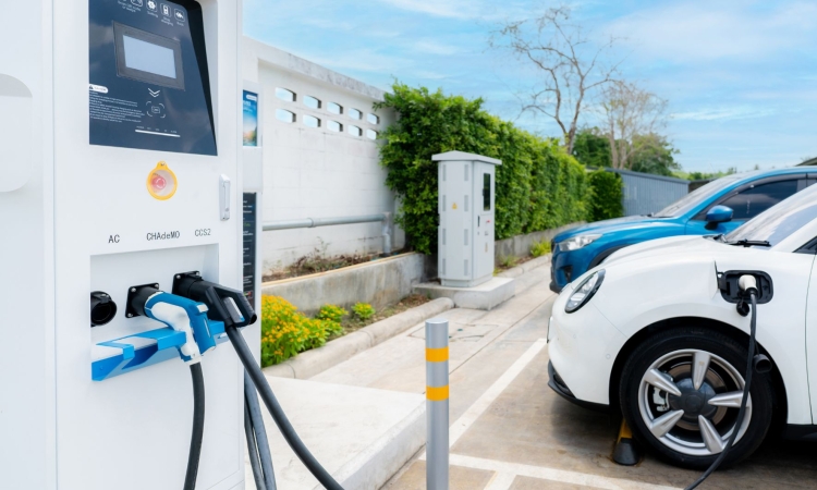 Skoraj devet milijonov evrov za električna vozila pravnim osebam