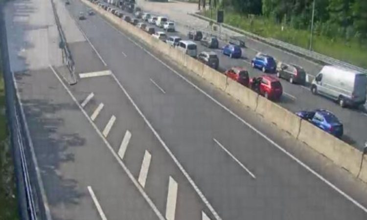 Zaradi nesreče je bila zaprta gorenjska avtocesta proti Ljubljani
