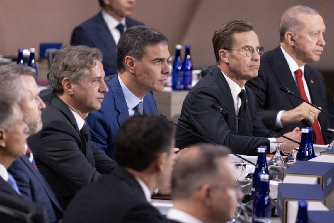 Golob: Slovenija bo vlagala v obrambo premišljeno in z mislijo na mir