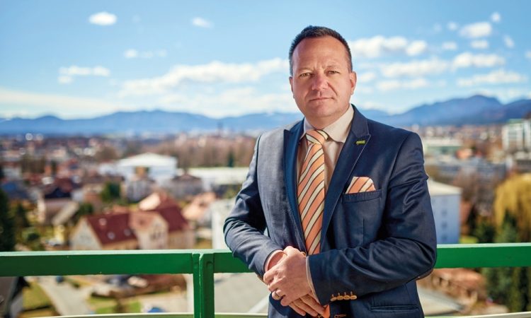 Direktor Komunale Kranj trdi, da ni vozil v nesreči z alkoholom