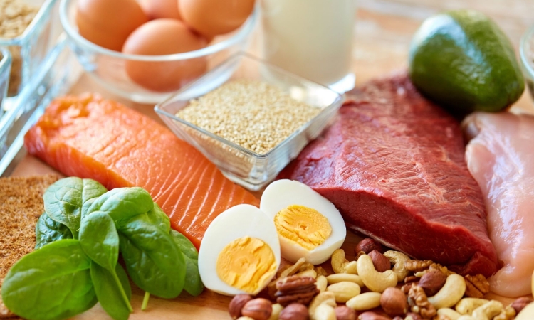 Znanstveniki opozarjajo na tveganja pretiranega uživanja beljakovin