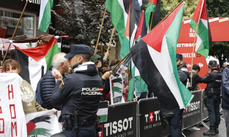 Protesti zaznamujejo Vuelto in spreminjajo potek etap